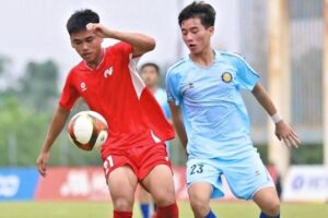 Cầu thủ Trần Đức Lương ghi siêu phẩm từ giữa sân, giúp Hoài Đức FC thắng PVF